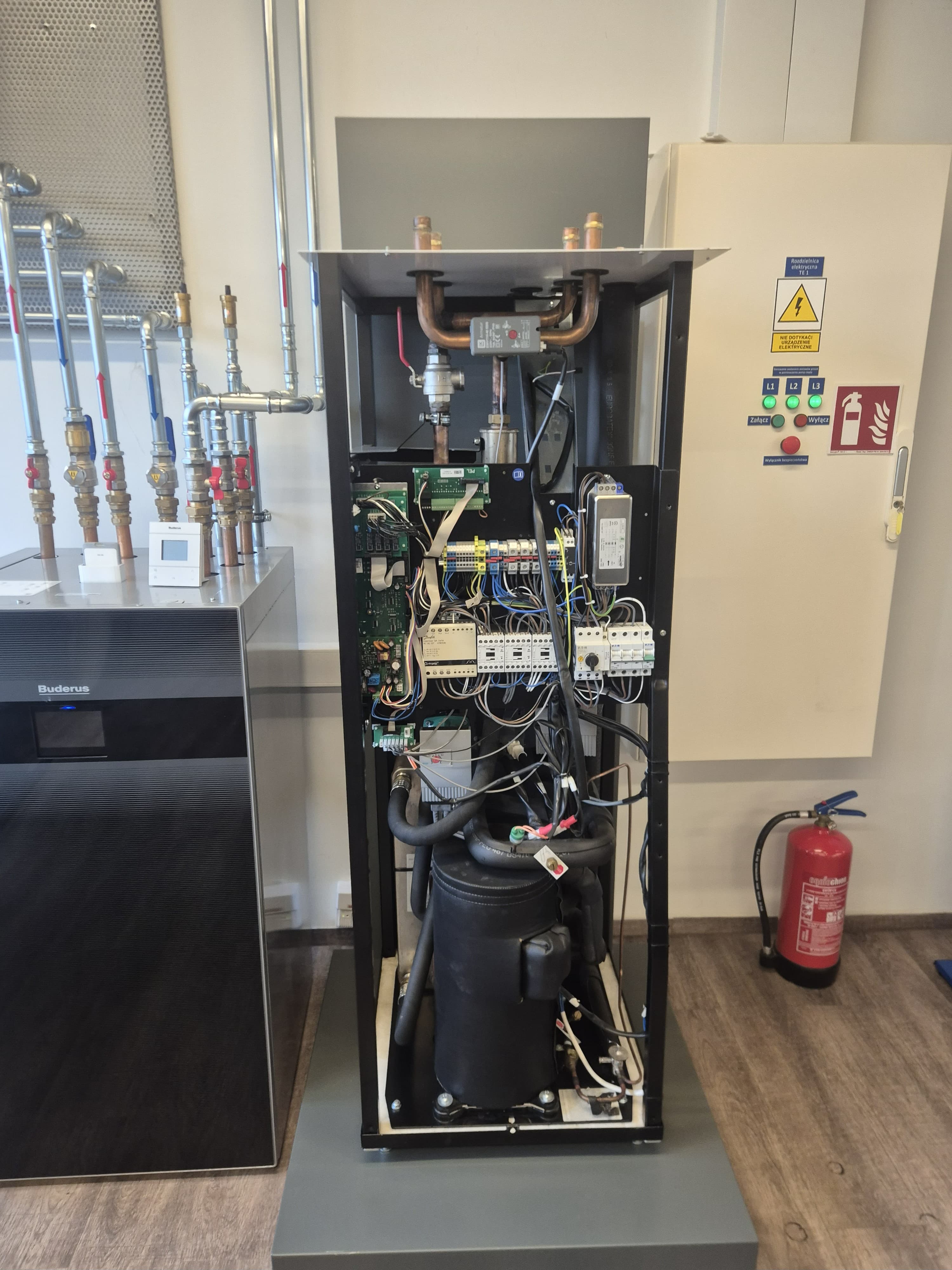 Jednostka zewnętrzna pompy ciepła marki Buderus